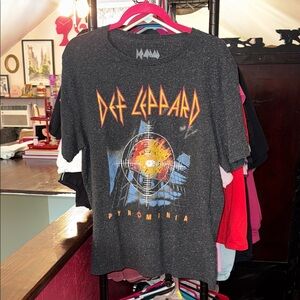 Def Leppard tshirt